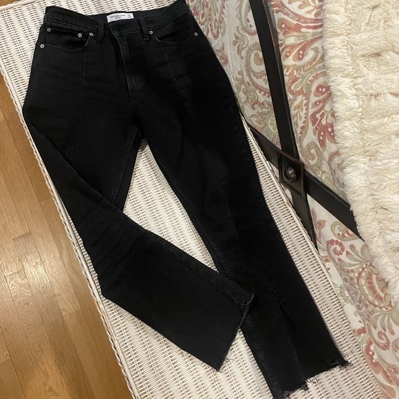 Abercrombie Women's High Rise Skinny Jean with slit detail - Picture 5 of 6